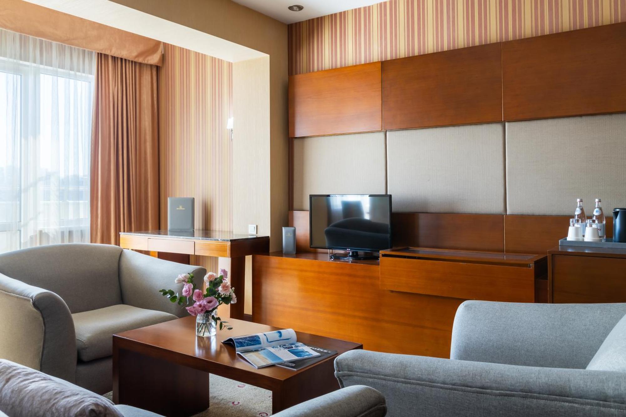 אלמטי Regardal Hotel מראה חיצוני תמונה
