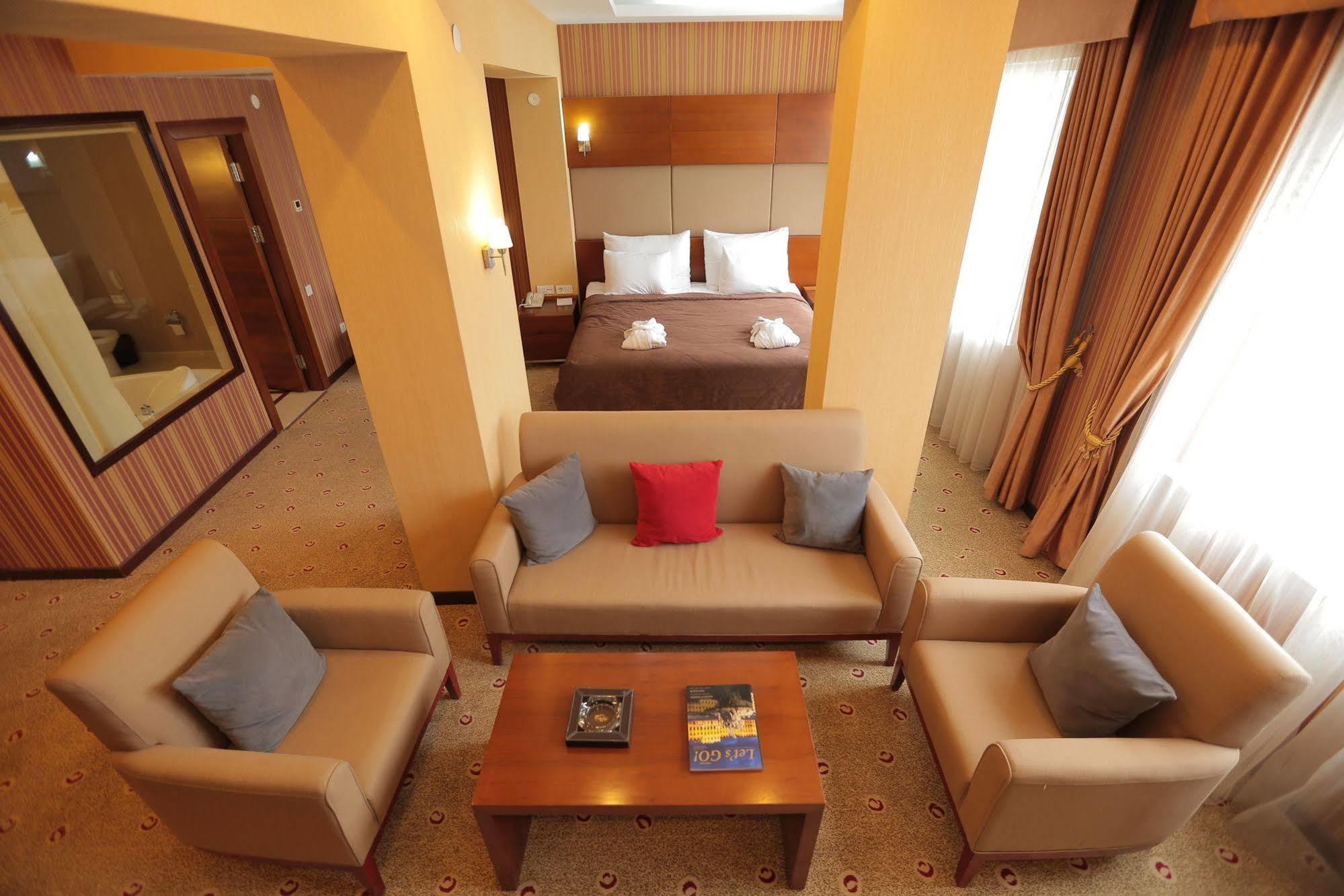 אלמטי Regardal Hotel מראה חיצוני תמונה